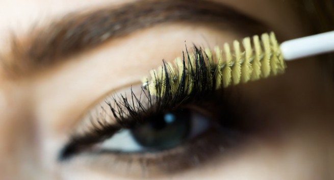 how to do mascara at home